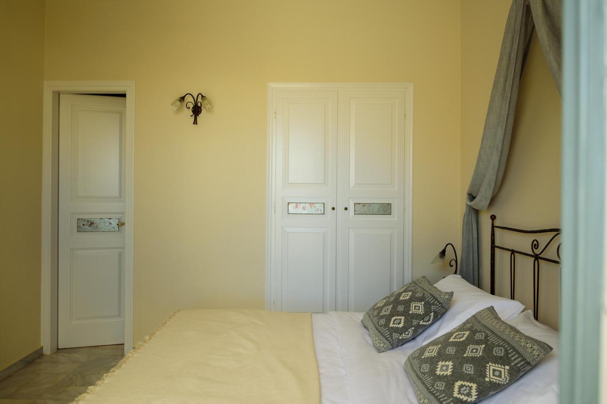 Ikio Concept Santorini Hotel Pyrgos Kallistis Exterior photo