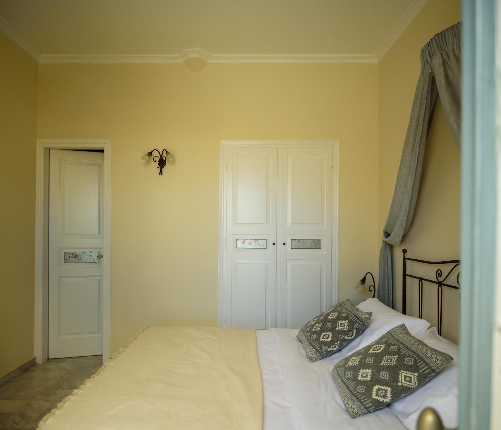 Ikio Concept Santorini Hotel Pyrgos Kallistis Exterior photo