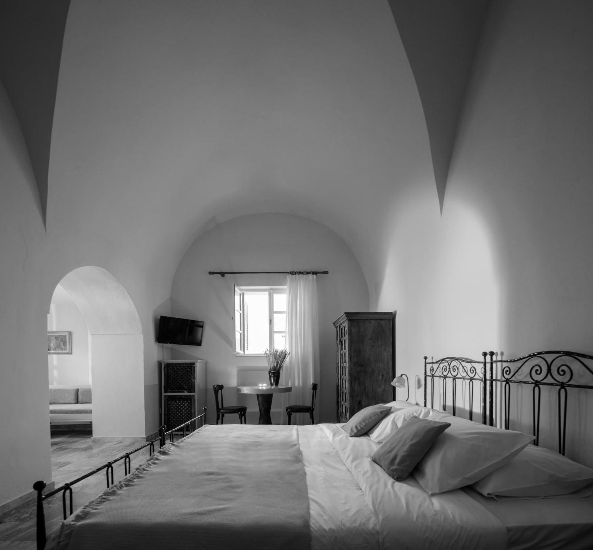 Ikio Concept Santorini Hotel Pyrgos Kallistis Exterior photo
